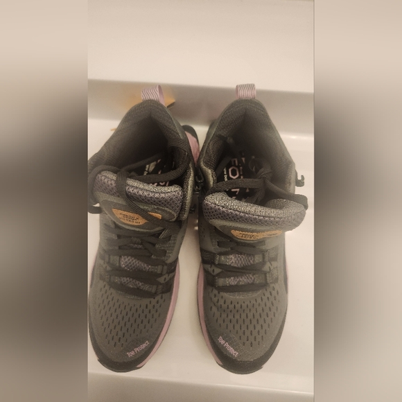 NEW BALANCE WOMENS SIZE 8.5 GRAY TRAIL RUNNING SHOE - Picture 4 of 8